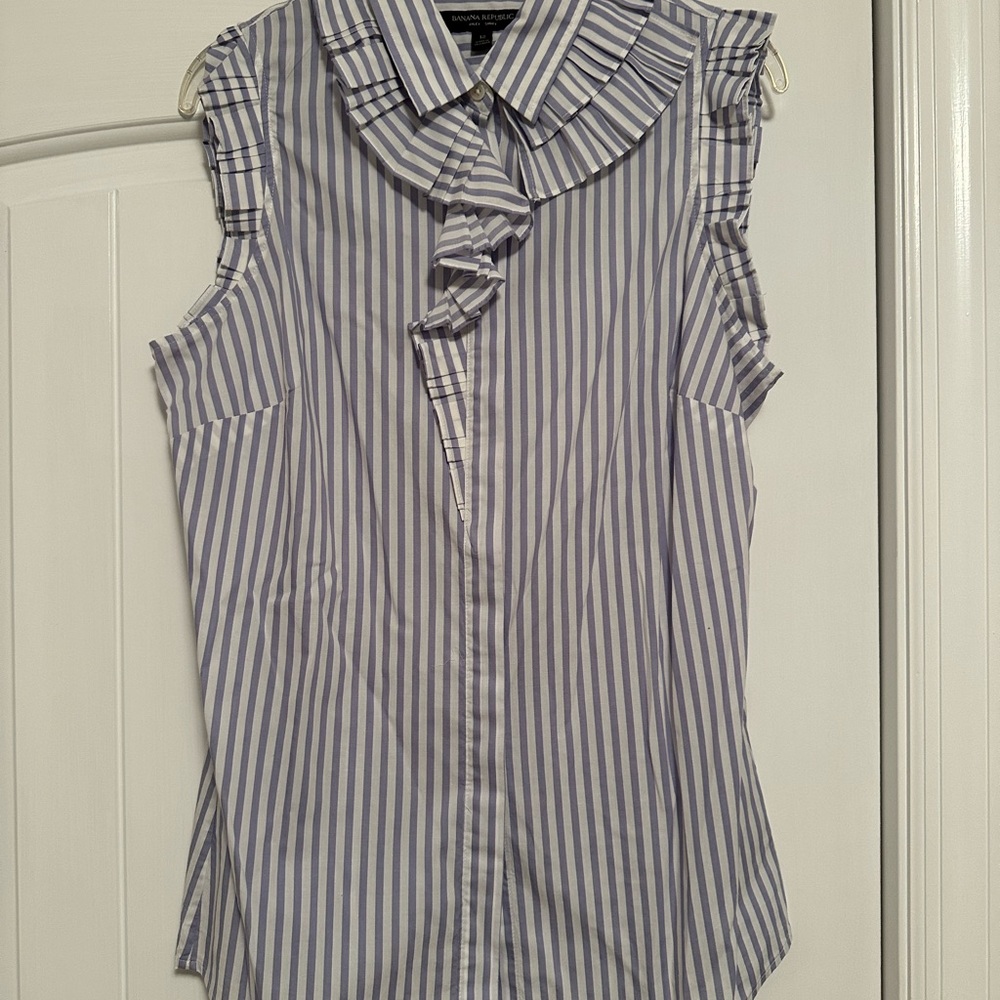 Sleeveless top with ruffle